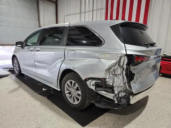 5TDKRKEC8MS053724 2021 TOYOTA SIENNA - Image 2