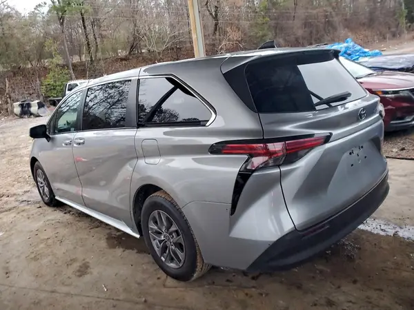 5TDKRKEC8MS063959 2021 TOYOTA SIENNA - Image 2