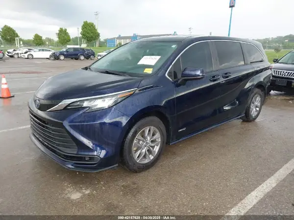5TDKRKEC8MS066277 2021 TOYOTA SIENNA - Image 2