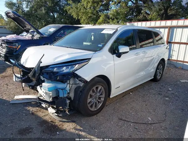 5TDKRKEC8MS070152 2021 TOYOTA SIENNA - Image 2