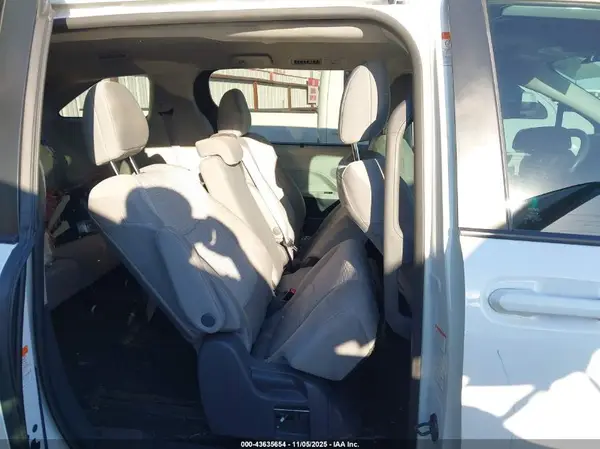5TDKRKEC8MS070152 2021 TOYOTA SIENNA - Image 8