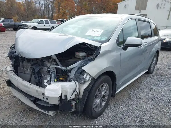 5TDKRKEC8MS071429 2021 TOYOTA SIENNA - Image 2