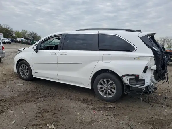 5TDKRKEC8MS072158 2021 TOYOTA SIENNA - Image 2