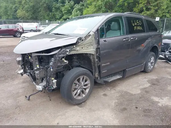 5TDKRKEC8MS073164 2021 TOYOTA SIENNA - Image 2