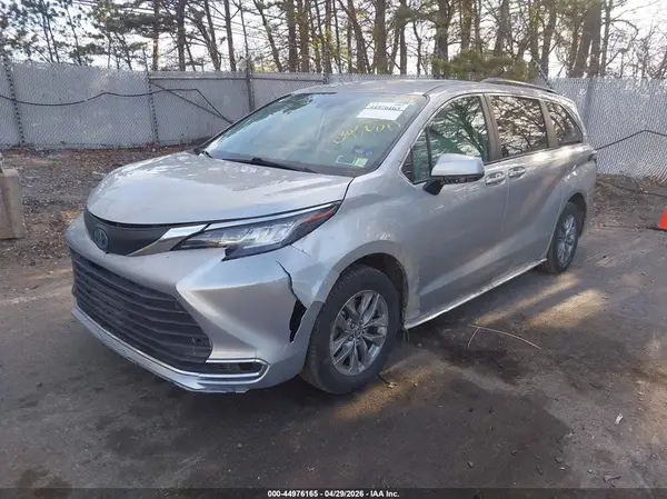 5TDKRKEC8NS075241 2022 TOYOTA SIENNA - Image 2
