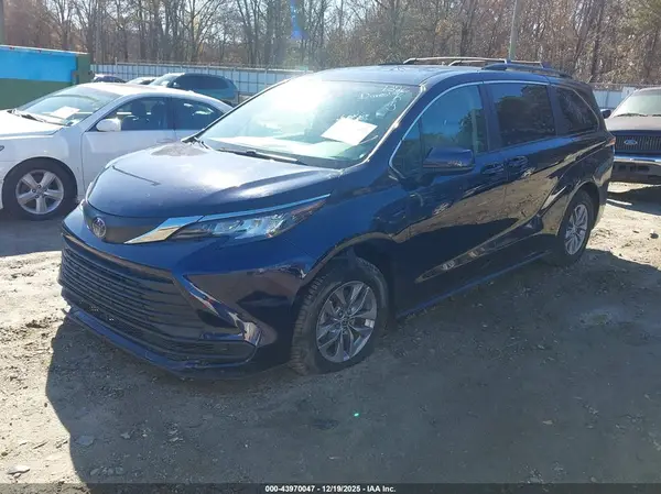 5TDKRKEC8NS077376 2022 TOYOTA SIENNA - Image 2