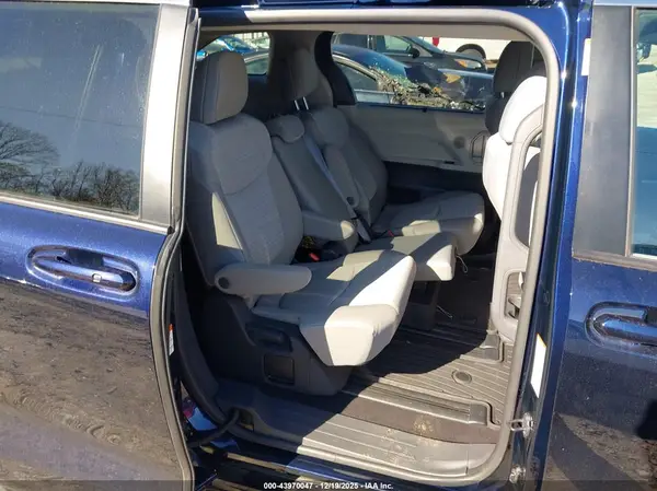 5TDKRKEC8NS077376 2022 TOYOTA SIENNA - Image 8