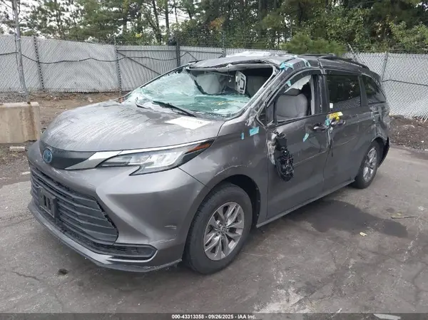 5TDKRKEC8NS078558 2022 TOYOTA SIENNA - Image 2