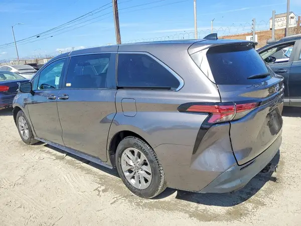 5TDKRKEC8NS079385 2022 TOYOTA SIENNA - Image 2