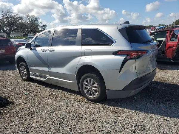 5TDKRKEC8NS079788 2022 TOYOTA SIENNA - Image 2