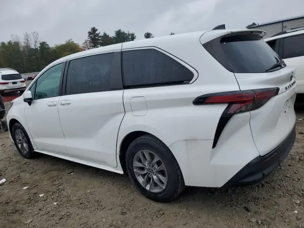 5TDKRKEC8NS087583 2022 TOYOTA SIENNA - Image 2