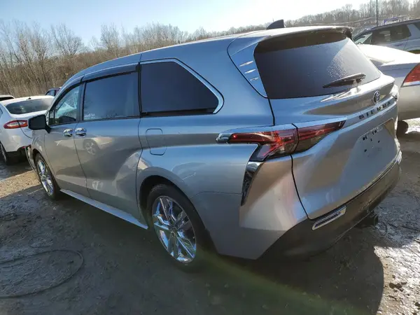 5TDKRKEC8NS100431 2022 TOYOTA SIENNA - Image 2