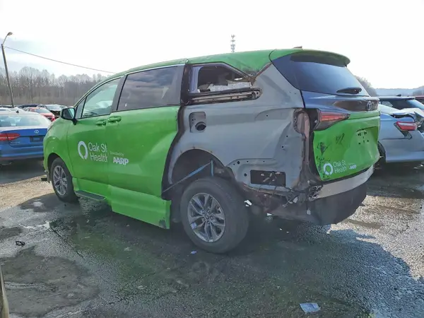 5TDKRKEC8NS108142 2022 TOYOTA SIENNA - Image 2