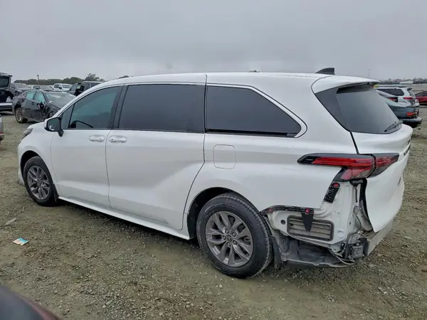 5TDKRKEC8NS109677 2022 TOYOTA SIENNA - Image 2