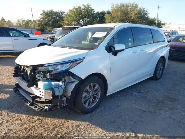 5TDKRKEC8NS112840 2022 TOYOTA SIENNA - Image 2