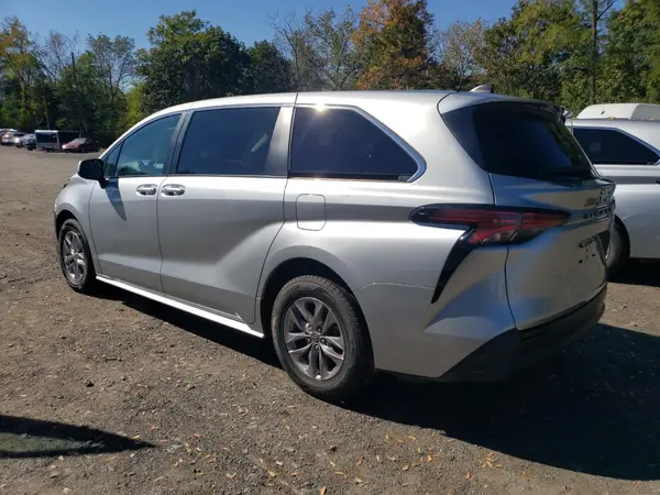 5TDKRKEC8NS116595 2022 TOYOTA SIENNA - Image 2