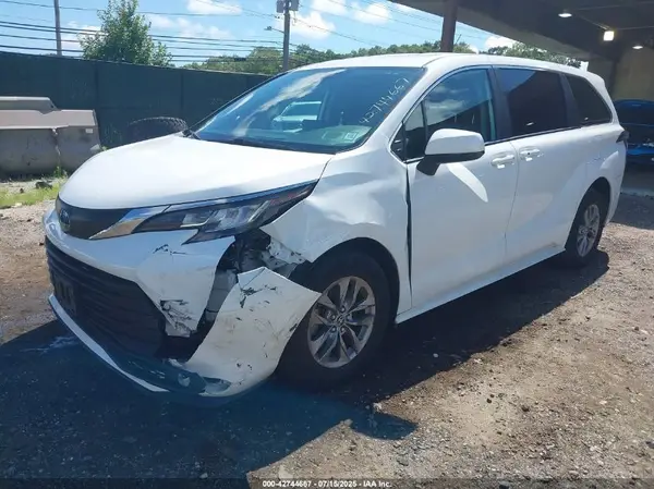 5TDKRKEC8NS122221 2022 TOYOTA SIENNA - Image 2