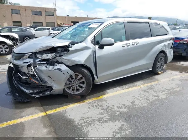 5TDKRKEC8PS162768 2023 TOYOTA SIENNA - Image 2