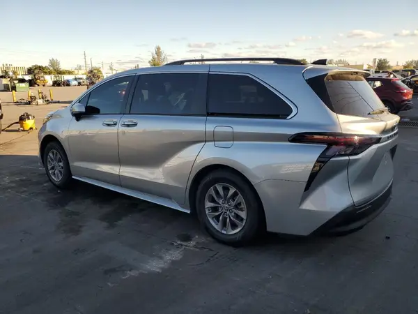 5TDKRKEC8PS177108 2023 TOYOTA SIENNA - Image 2