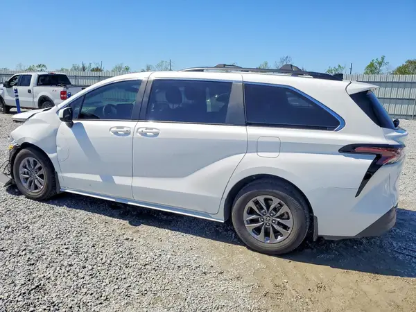 5TDKRKEC8RS190072 2024 TOYOTA SIENNA - Image 2