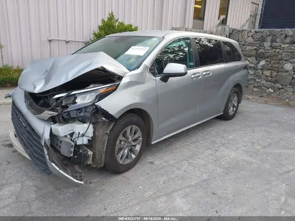 5TDKRKEC8RS202561 2024 TOYOTA SIENNA - Image 2