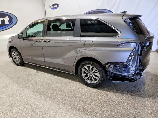 5TDKRKEC8RS207548 2024 TOYOTA SIENNA - Image 2