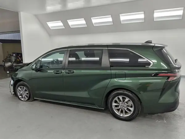 5TDKRKEC8RS208800 2024 TOYOTA SIENNA - Image 2