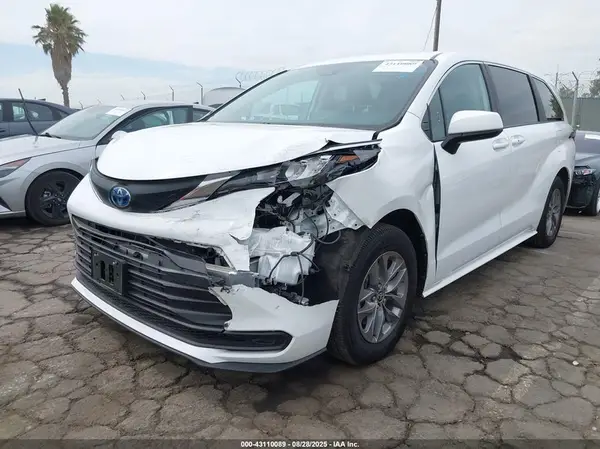 5TDKRKEC8RS222356 2024 TOYOTA SIENNA - Image 2