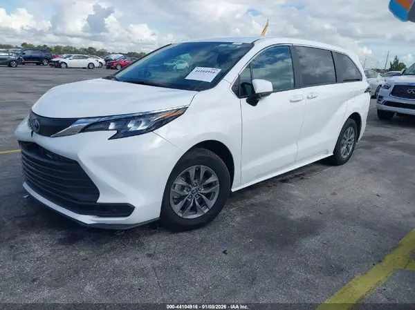 5TDKRKEC8SS225974 2025 TOYOTA SIENNA - Image 2