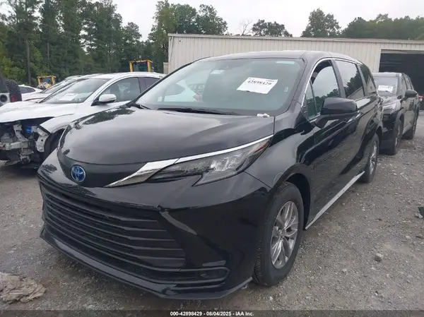 5TDKRKEC8SS236263 2025 TOYOTA SIENNA - Image 2