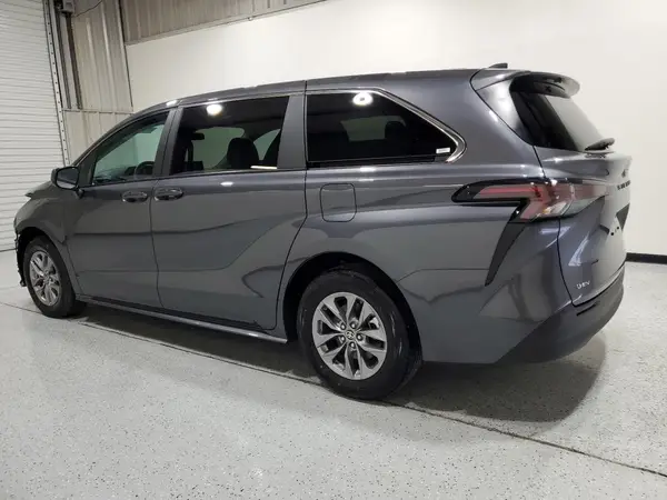 5TDKRKEC8SS238224 2025 TOYOTA SIENNA - Image 2