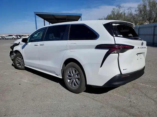 5TDKRKEC8TS295251 2026 TOYOTA SIENNA - Image 2