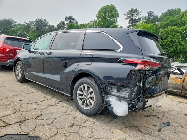 5TDKRKEC9MS004676 2021 TOYOTA SIENNA - Image 2