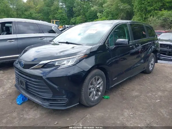 5TDKRKEC9MS007710 2021 TOYOTA SIENNA - Image 2