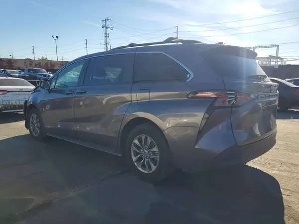 5TDKRKEC9MS009733 2021 TOYOTA SIENNA - Image 2
