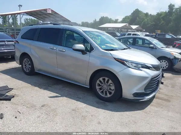 5TDKRKEC9MS030856 2021 TOYOTA SIENNA - Image 1