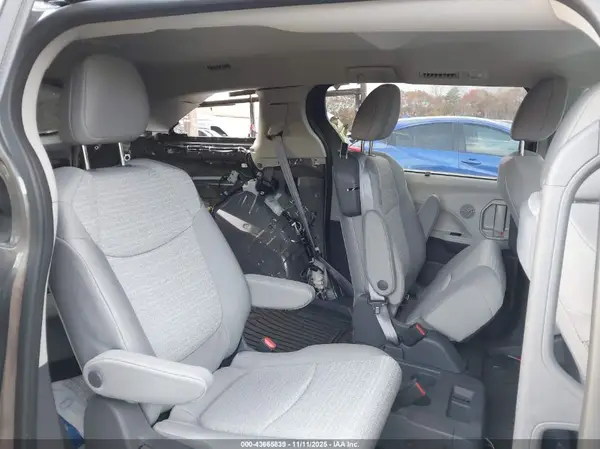 5TDKRKEC9MS032378 2021 TOYOTA SIENNA - Image 8