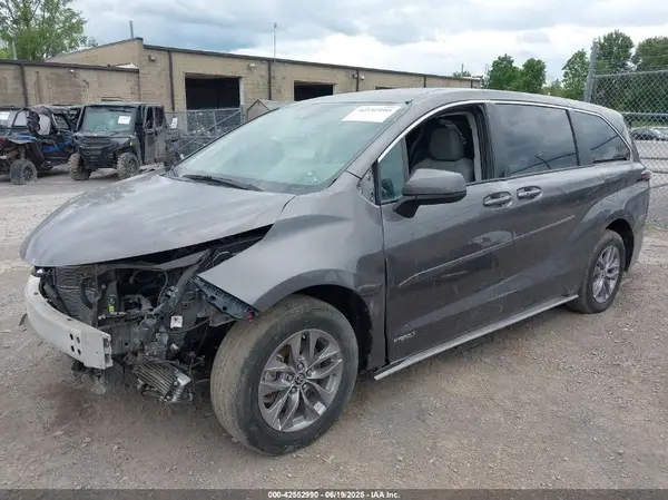 5TDKRKEC9MS034194 2021 TOYOTA SIENNA - Image 2