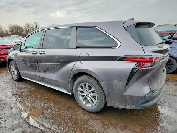 5TDKRKEC9MS038116 2021 TOYOTA SIENNA - Image 2