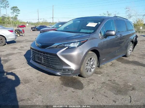 5TDKRKEC9MS040481 2021 TOYOTA SIENNA - Image 2