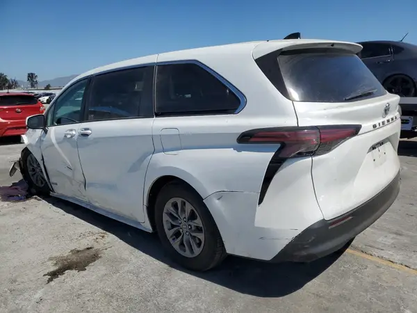 5TDKRKEC9MS042179 2021 TOYOTA SIENNA - Image 2