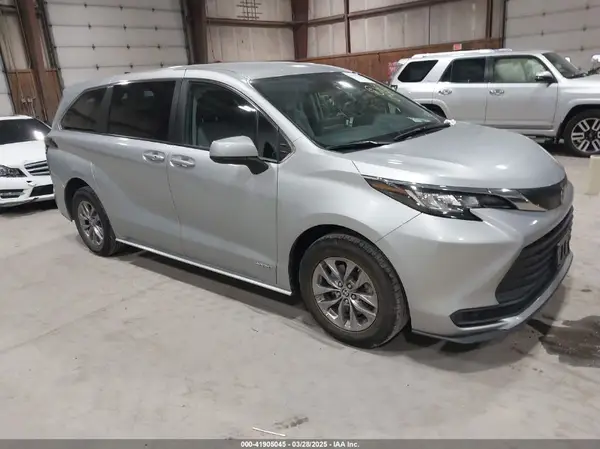 5TDKRKEC9MS043624 2021 TOYOTA SIENNA - Image 1