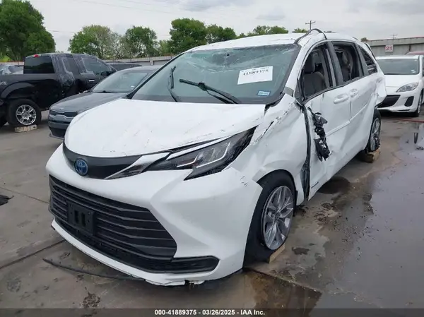 5TDKRKEC9MS056647 2021 TOYOTA SIENNA - Image 2