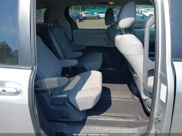 5TDKRKEC9MS056714 2021 TOYOTA SIENNA - Image 8