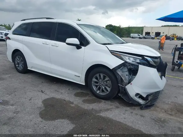 5TDKRKEC9MS060312 2021 TOYOTA SIENNA - Image 1