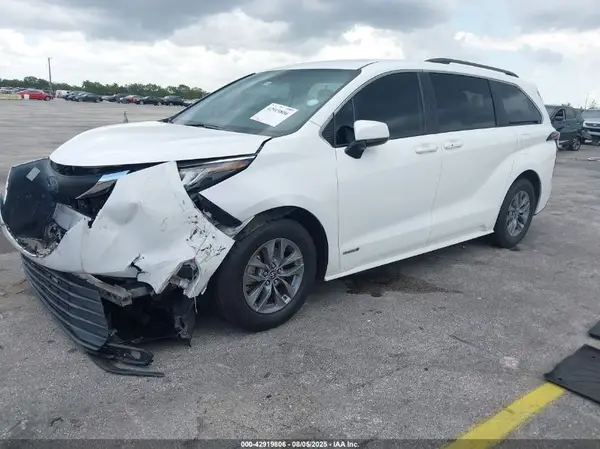 5TDKRKEC9MS060312 2021 TOYOTA SIENNA - Image 2