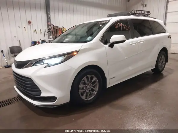 5TDKRKEC9MS060777 2021 TOYOTA SIENNA - Image 2