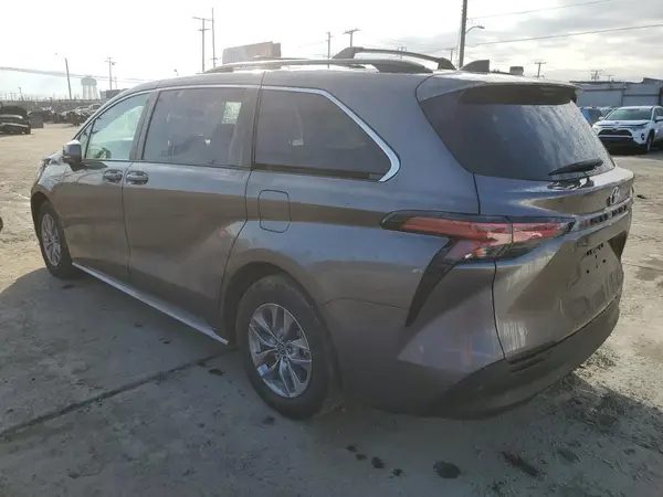 5TDKRKEC9MS062240 2021 TOYOTA SIENNA - Image 2