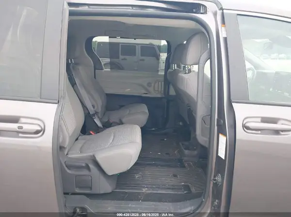 5TDKRKEC9MS063162 2021 TOYOTA SIENNA - Image 8