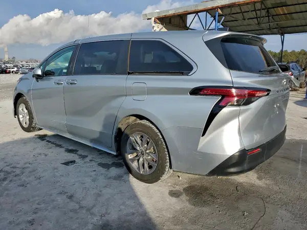 5TDKRKEC9MS063582 2021 TOYOTA SIENNA - Image 2